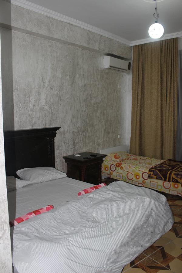 Hotel Belfast Batoemi Buitenkant foto